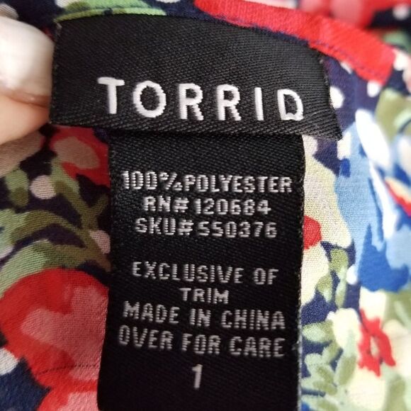 Torrid floral and polka dot short sleeve top - Picture 5 of 6